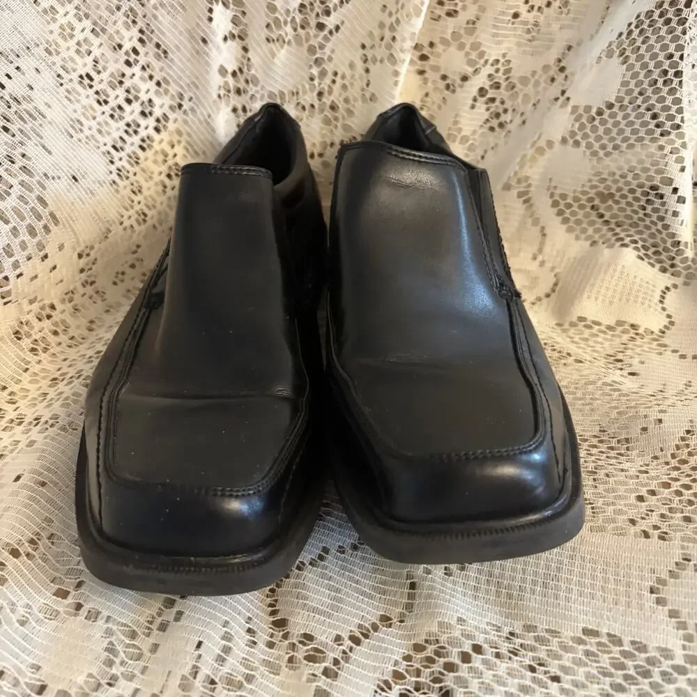 Dockers Men's US 9.5 Black Leather Slip On Loafers.
